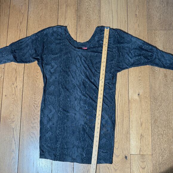 Nation LTD Snake Print Dolman Sleeve Mini Dress SZ M Black Gray Goth DK Romantic - Picture 6 of 7